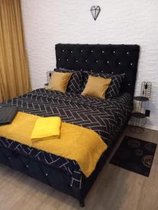 Black Diamond Lux - deluxe riverside apartment