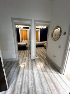 Queens Park Area, Beautiful vibrant ground floor Apartment Lovely