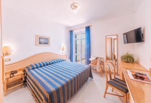 Deluxe Double Room with Side Sea View room in Hotel Grazia alla Scannella