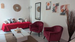 Maisons d'hotes Villa Serena - Piscine, Tennis sur place : Suite