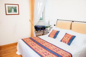 Double or Twin Room with City View room in Hotel Bellagio