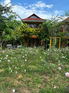 Love hill than Uyên