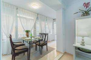 Disfruta Vacaciones Familiares Piso Frente al Mar