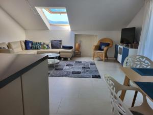 Geräumiges Atelier mit Flair und Bergblick