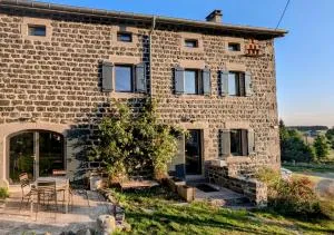 Grande ferme de 250m2 rénovée au charme rustique - Fay-sur-Lignon