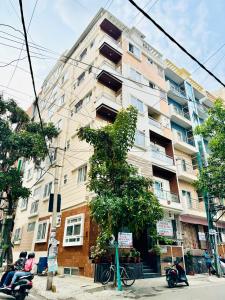 SATYAS LADIES LUXURY Inn