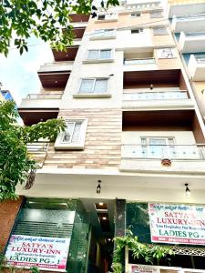 SATYAS LADIES LUXURY Inn