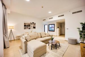 Bright apartment in JBR few steps from the beach