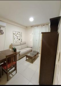 Lovely Beach flat, ground floor, with fast WiFi, AC and Heating