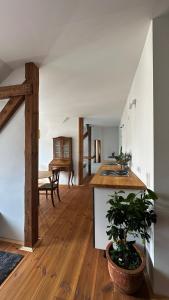 Ruhige-Moderne Wohnung mit Burgblick