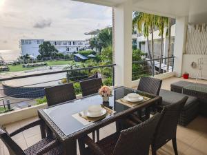 Karon Beach Large 2 bedrooms & living room Seaview apartment