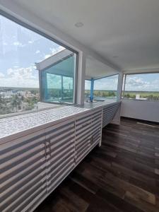 Bonita habitación con pequeña piscina a aire libre