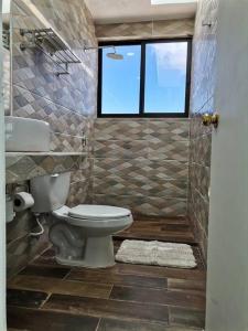 Bonita habitación con pequeña piscina a aire libre