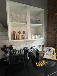 High End Luxury Townhouse in JQ, 4 Bedrooms, Flat screen TV inrooms, Free Parking, Near Birmingham City Centre DEPOSIT REQUIRED