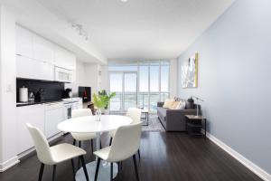 Lovely Condo by Rogers Centre