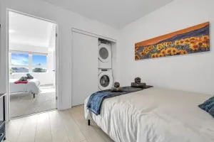 Posh 4 Bed Home with Backyard in Great Location - Берлінгтон