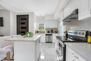 Graceful Home Near DT GO Hospitals Waterfalls - Cayuga