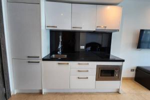 Centara Avenue pool view B72