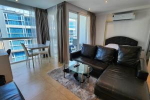 Centara Avenue pool view B72