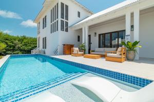 The Lovejoy and The Pool Club at Mahogany Bay
