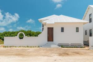 The Lovejoy and The Pool Club at Mahogany Bay