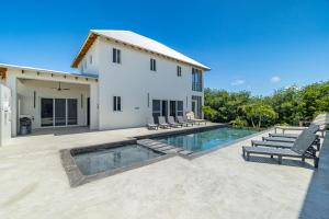 Blue Lagoon and Pool Club at Mahogany Bay