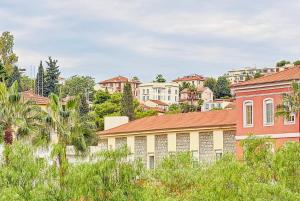 Charming 2-Bedroom Retreat Near City Center with Excellent Transport Links