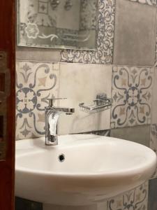 ستوديو هادئ وراقي