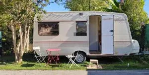 Caravane bohème équipée glamping jardin Bayonne - Le Limpou