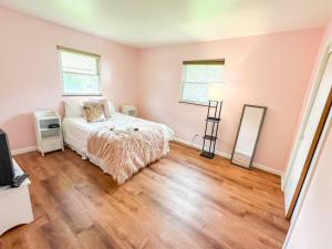 Akron Abode - 2pm Check In & Out