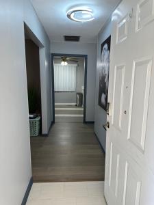 Delightful 3 Bd Home with King size bed, hot tub, playground!