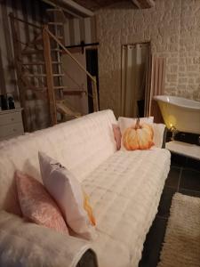 Maisons d'hotes La Grange Aux Hirondelles - Chambre romantique : photos des chambres