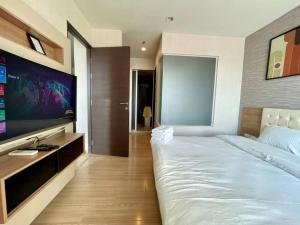 Opulence Riverview with Train Access