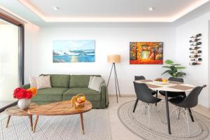 Jade Tower - 2-Bedroom Coastal Luxury Apartment in Fuengirola