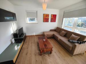 Chalet con WIFI , PS4 , garaje, 5 dormitorios, 3 baños, Santiago de Compostela