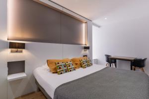 Triple Room room in Citotel Le Cornouaille Hotel