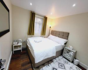 Modern En-Suite Garden View Room