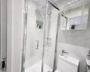 Modern En-Suite Garden View Room