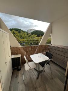 Studio Rock wood