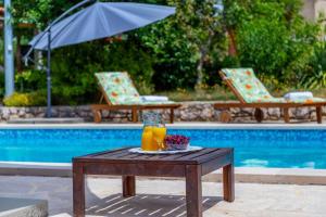 Holiday house Mia with pool