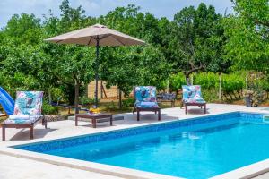 Holiday house Mia with pool