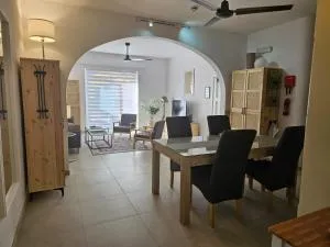 Town core Independent refurbished apt - 纳杜尔