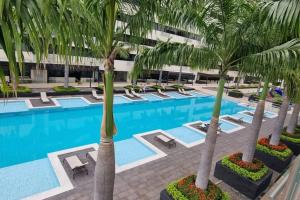 Suite moderna con vista a la ciudad y al río en Puerto Santa Ana