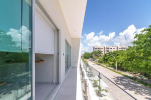 2 BD Suite with Balcony, Rooftop Pool, Hot Tub, Gym #207