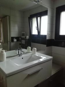 Appartements La charbonniere : photos des chambres