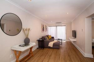 Beautiful 2 Bedroom London Road - Seeff ShortStay