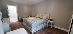 Place to Stay in Thames Ditton - Claygate