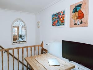 The Clapham 2-Bedroom Flat with Private Patio