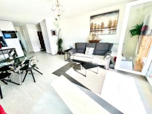 Family Apartment with Lake View | 73