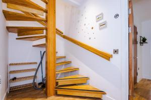 Sleeps 8, Duplex Apartment, Pool Table, Balcony X2, Long Term Disc, Perfect For Groups